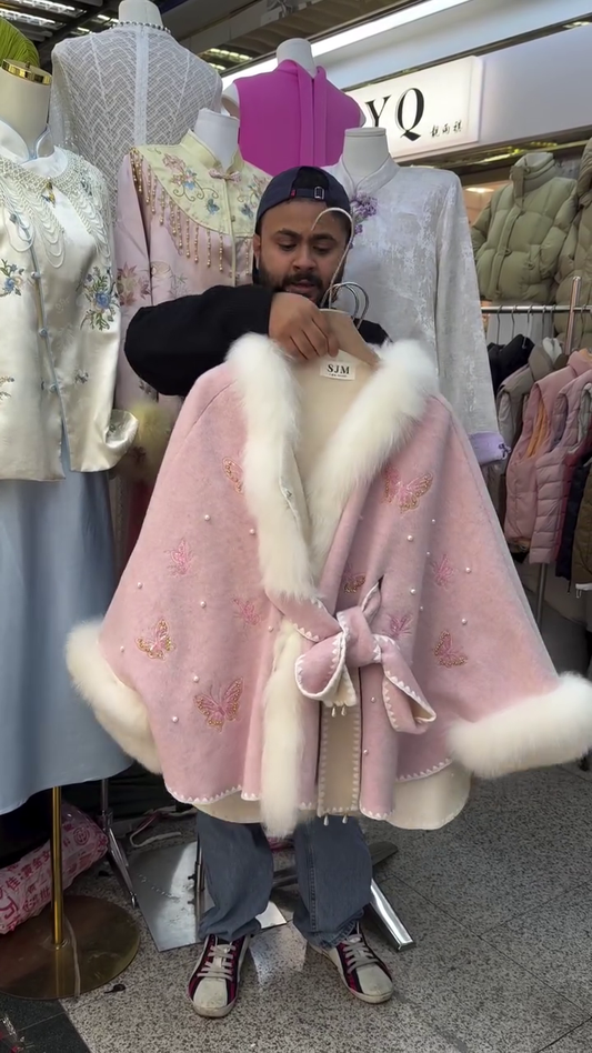 🦋Dreamy Pastel Pink Faux Wool Butterfly Cape with Pearls & Luxe Fluffy Trim – Elegant Girl’s Winter Outerwear