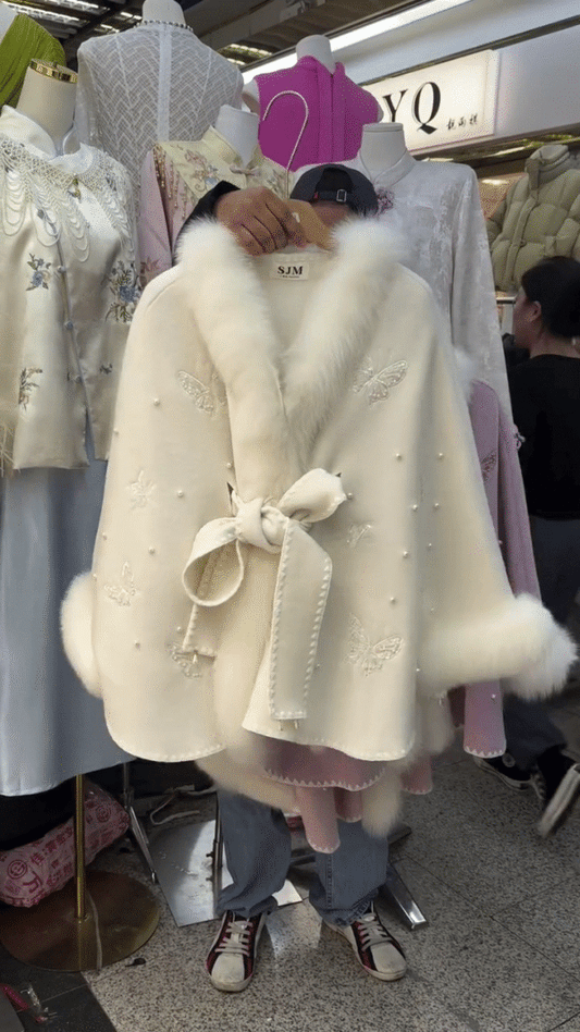 🦋Dreamy Pastel Pink Faux Wool Butterfly Cape with Pearls & Luxe Fluffy Trim – Elegant Girl’s Winter Outerwear